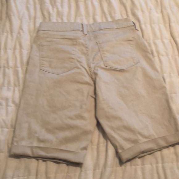 EUC Bermuda shorts by Not Your Daughters Jeans. Size 4. Tan/ cream. - Picture 3 of 3